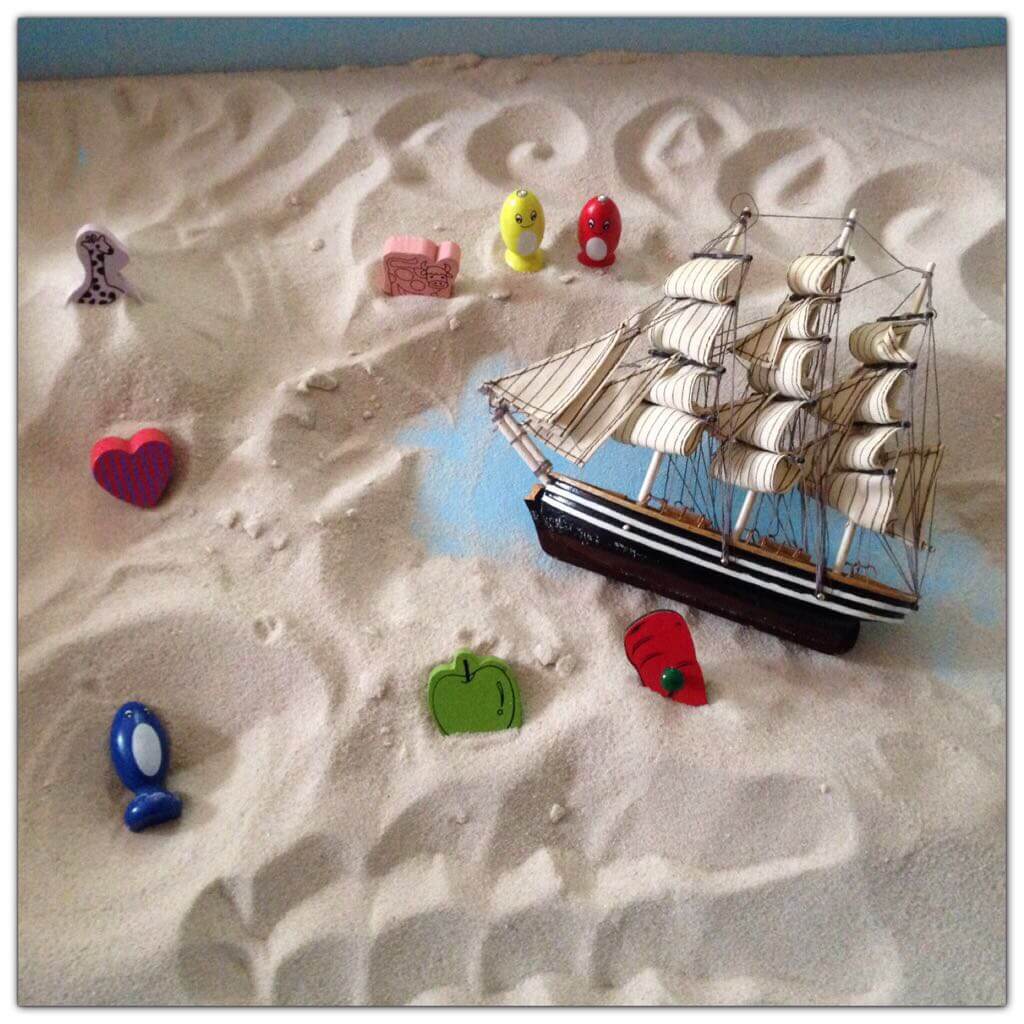 Игры с песком в Детском Центре ЛОГОС