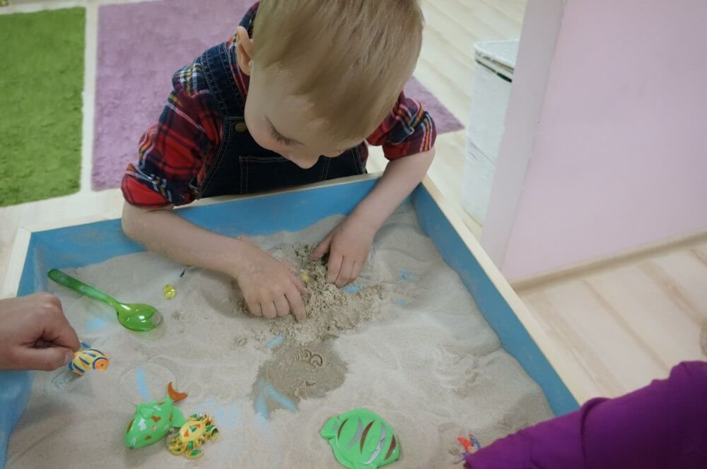 песок игра дети